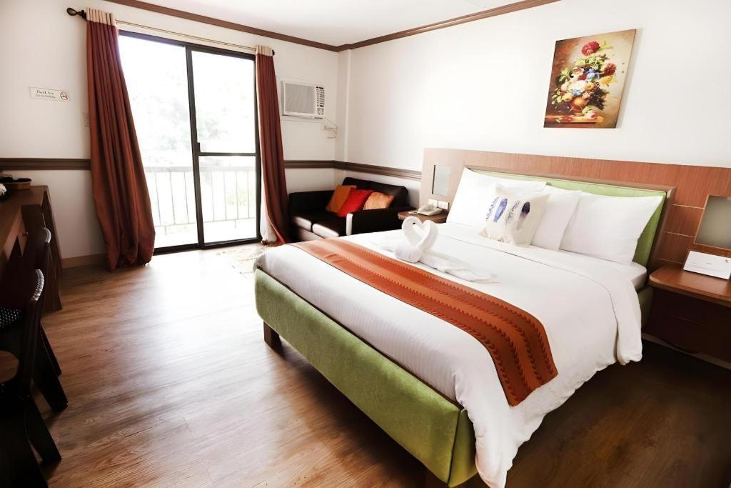 Aerostop Hotel & Restaurant Plaridel  Экстерьер фото